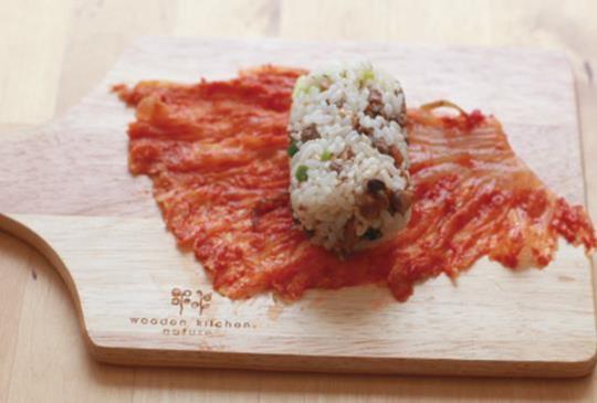 【讓泡菜口味也能清爽入口的早午餐設計－泡菜菜包飯&一口餃子湯】~女生愛美食